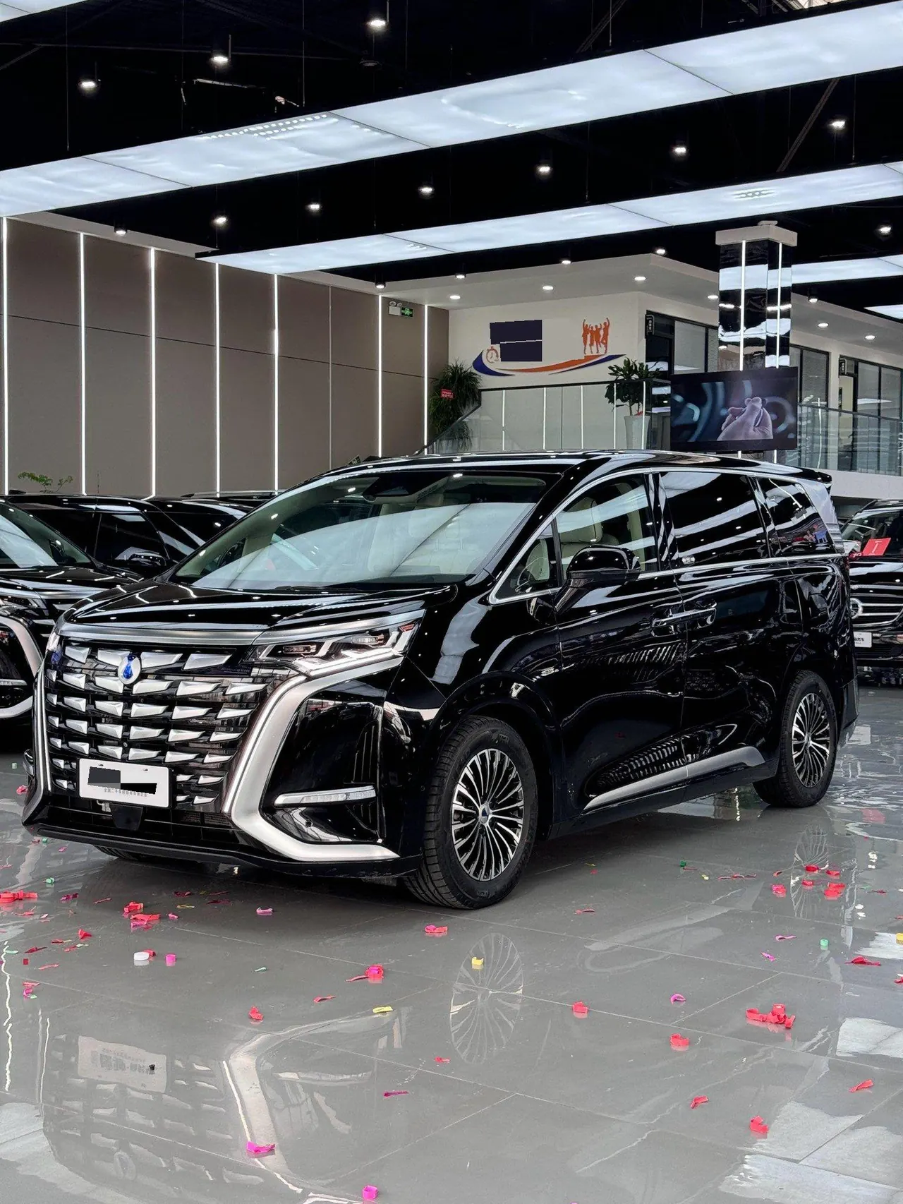 Open image lightbox: Denza 2024 Denza D9 DM-i 1.5T stepless 980 four-wheel drive flagship automatic gear