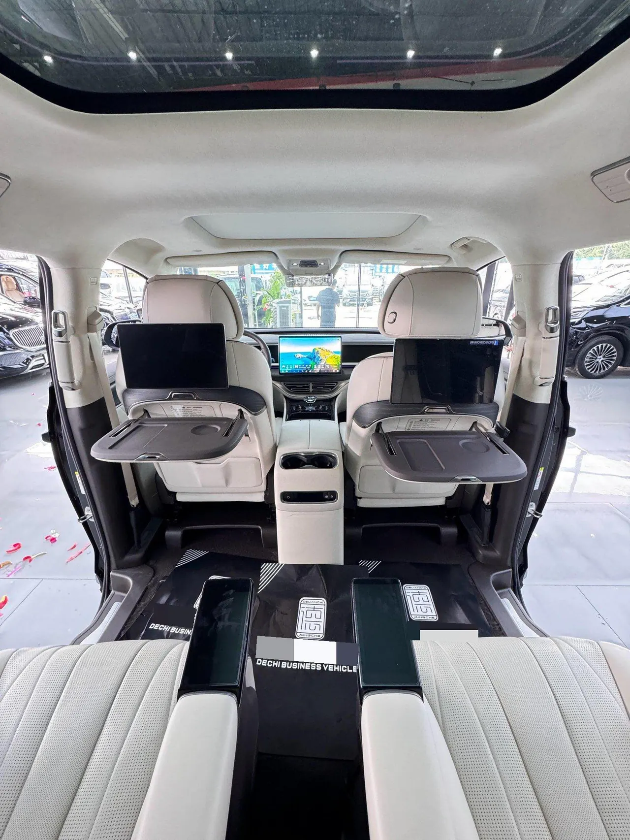 Denza 2024 Denza D9 DM-i 1.5T stepless 980 four-wheel drive flagship automatic gear 10