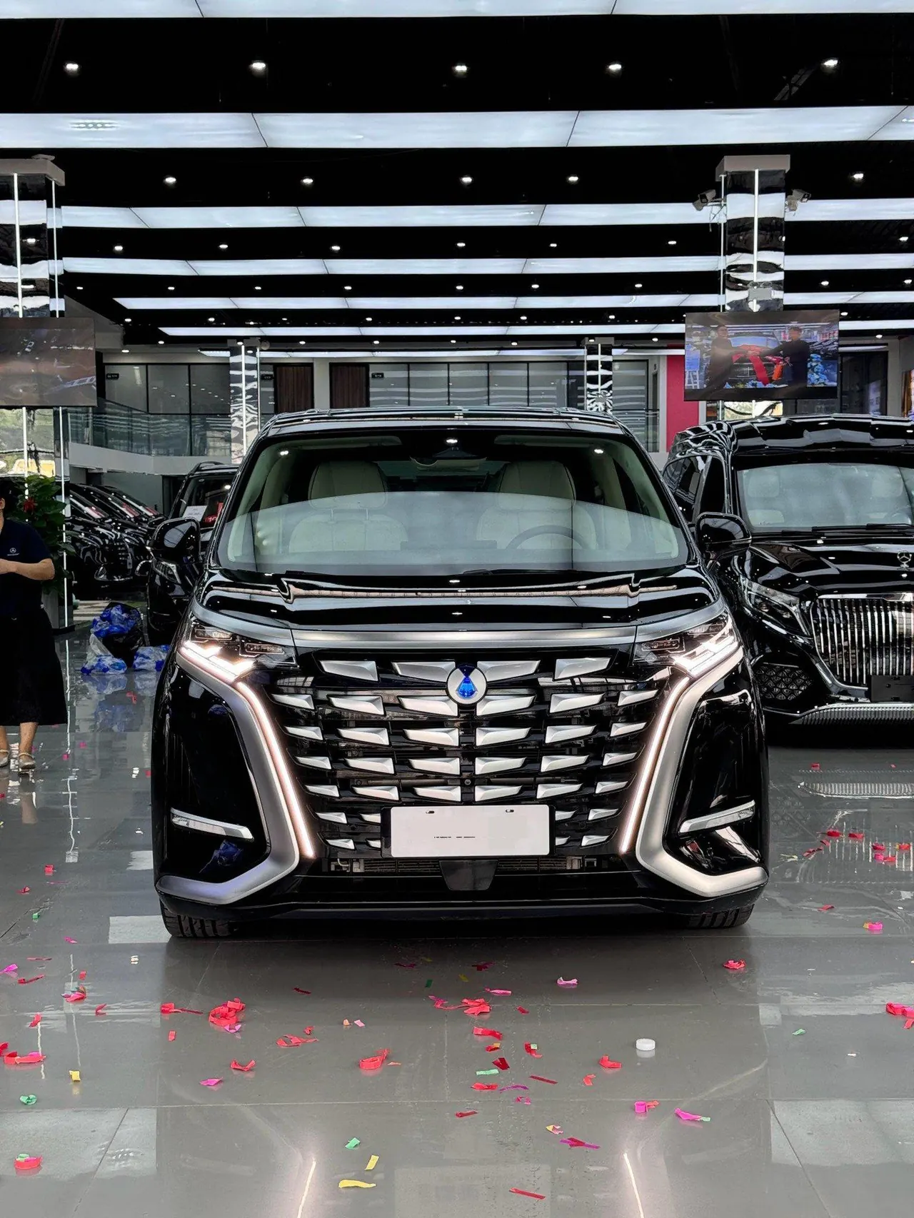 Denza 2024 Denza D9 DM-i 1.5T stepless 980 four-wheel drive flagship automatic gear 7