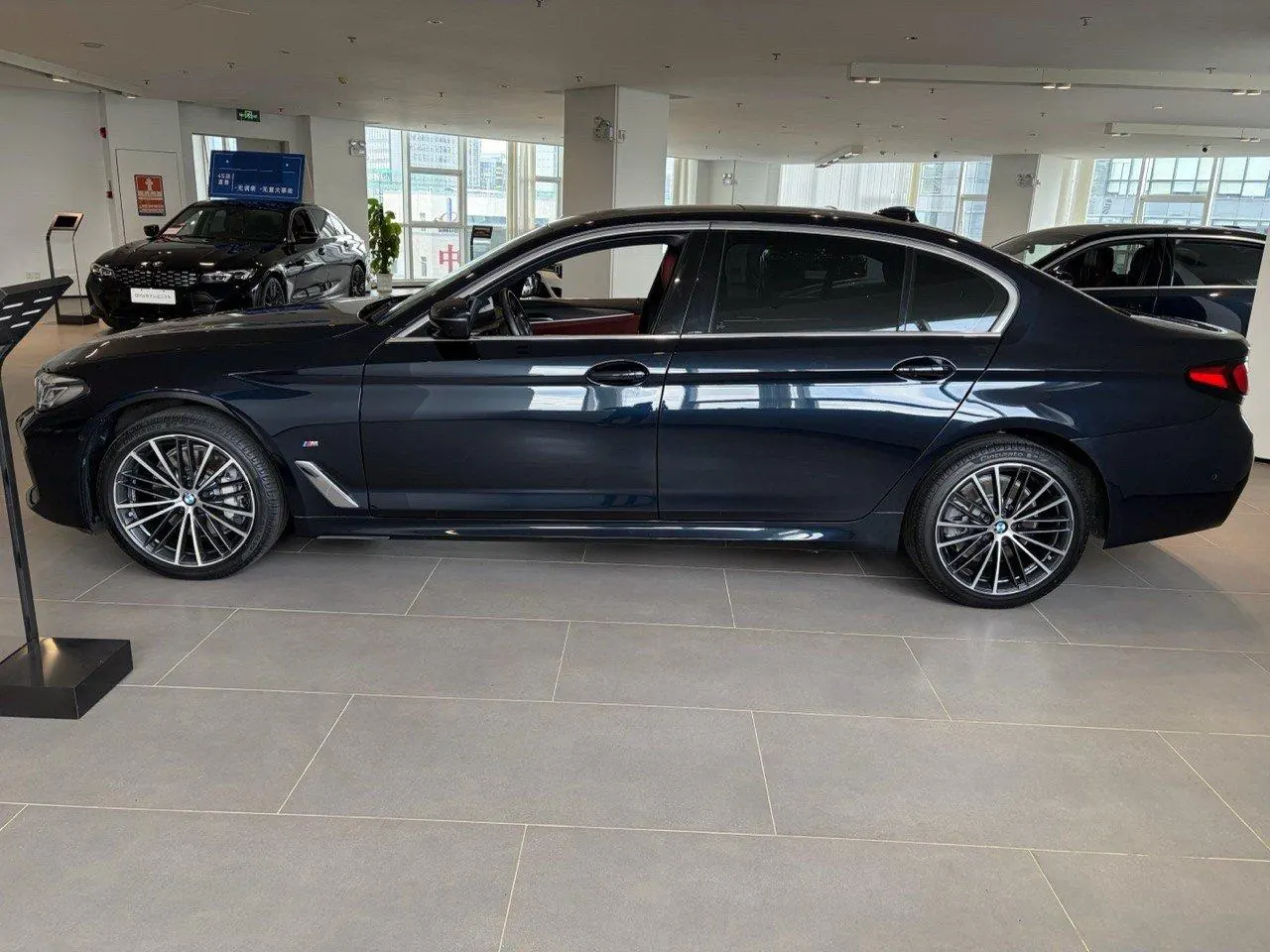 BMW 5 Series 2023 530Li 2.0T Leading M Sports Suit Automatic Gear 2