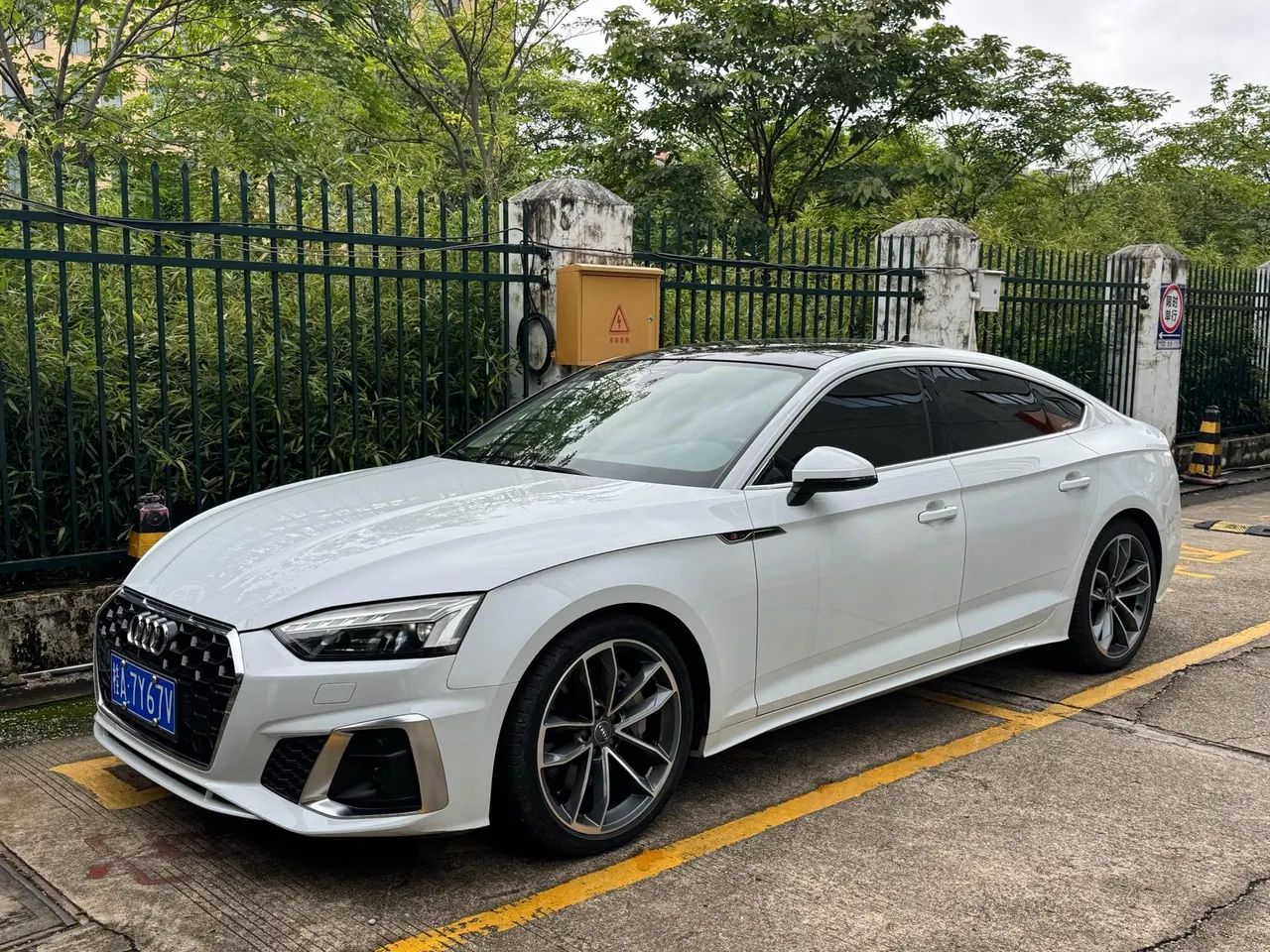 Открыть галерею: Audi A5 (Imported) 2021 A5 Sportback 2.0TFSI 45TFSI Quattro Select Dynamic Automatic Gear