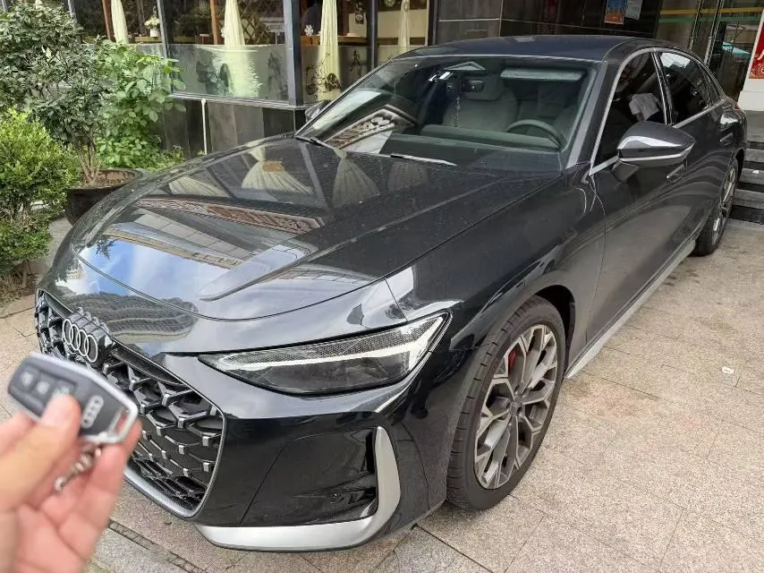 Открыть галерею: Audi 2026 A6L 2.0T Quattro Enjoy Elegant Automatic Gear
