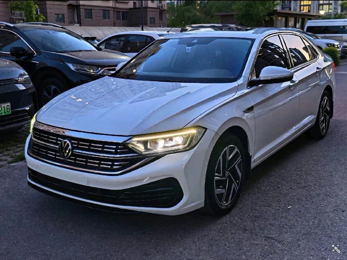 Volkswagen 2023 Sagitar 1.5TSI 300TSI Exceed Edition Automatic - View 1