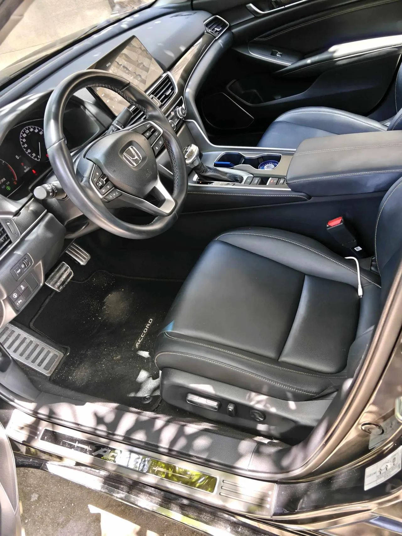Honda 2022 10th Generation Accord 1.5T Stepless 260TURBO Magic Night Premium Edition Automatic Gear 4