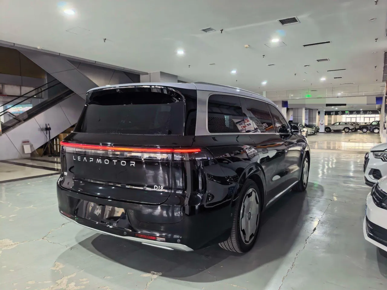 Leapmotor 2026 D 19 720 Zhizun Edition 6-seat Automatic Gear 7