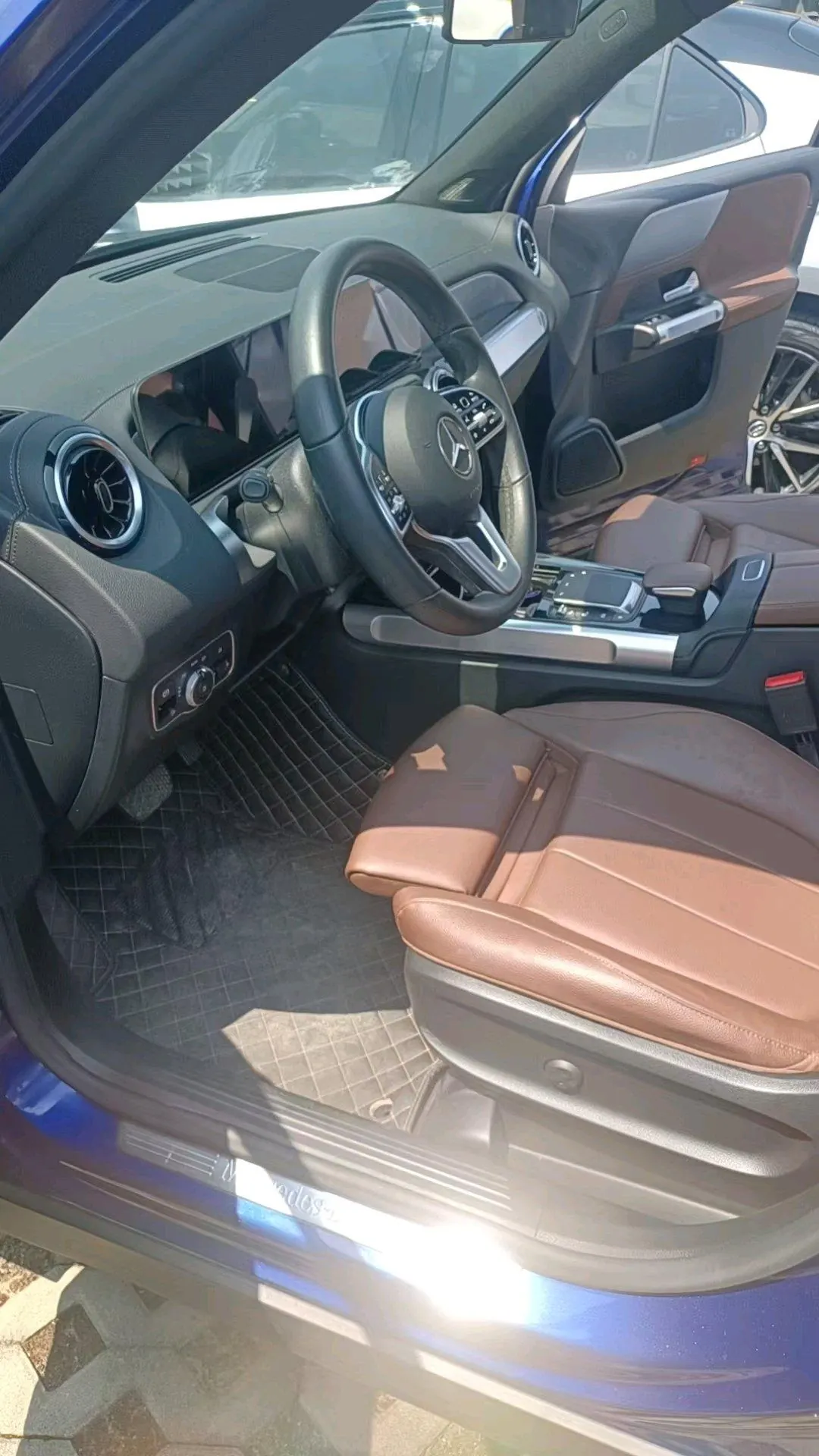 Mercedes Benz 2020 GLB 180 1.3T Dynamic Automatic 3