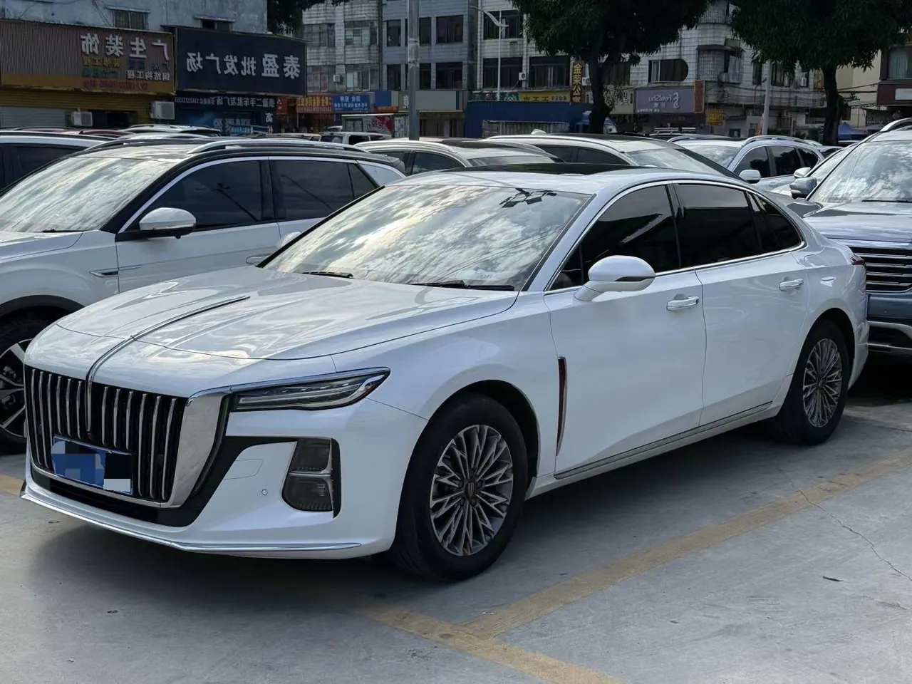 Open image lightbox: HongQi 2023 H5 2.0T Zhilian Flag Edition Automatic Gear