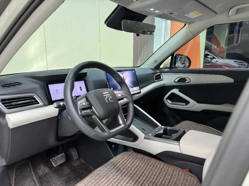 BYD 2025 Yuan UP Smart Driving 401KM Leading Automatic Gear 3