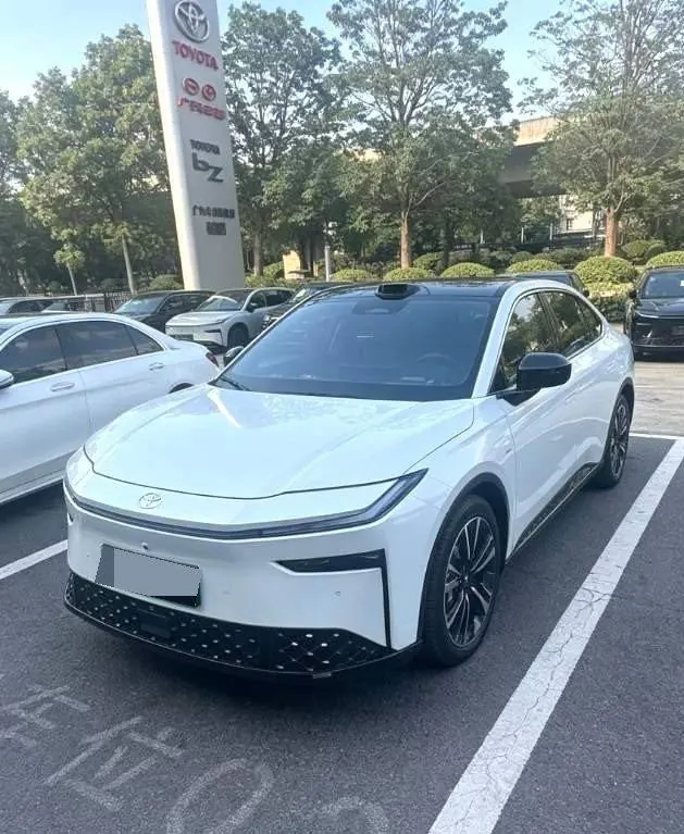 Open image lightbox: Toyota 2025 Platinum Intelligence 3X 520 Pro Advanced Intelligence Driving Edition Automatic Gear