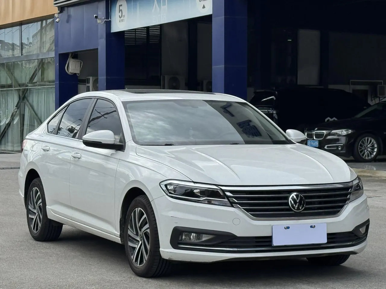 Volkswagen 2022 Lavida 1.5 Comfort Edition Automatic Gear 3