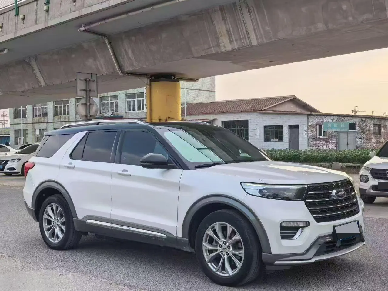 Ford 2020 Explorer 2.3T EcoBoost 285 Four-wheel Drive Titanium Edition 6-seat Automatic Gear 3
