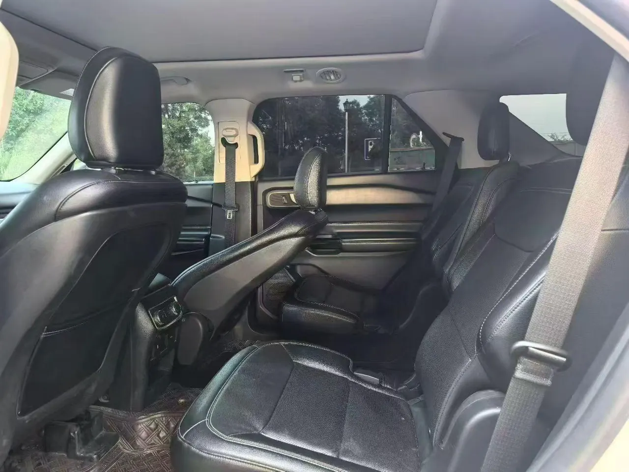 Ford 2020 Explorer 2.3T EcoBoost 285 Four-wheel Drive Titanium Edition 6-seat Automatic Gear 8