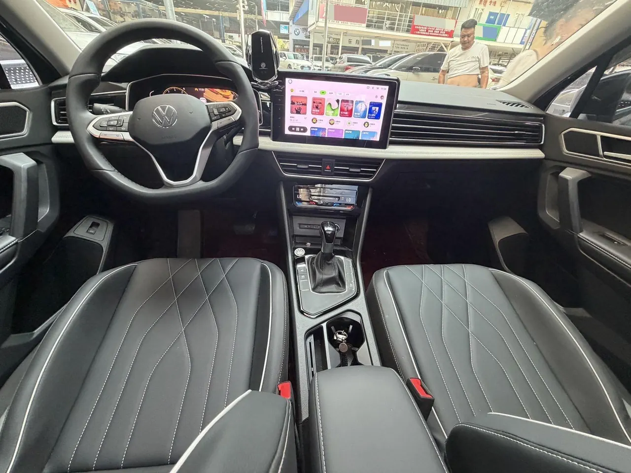 Volkswagen 2025 Tiguan L 1.5TSI 300TSI outstanding two-wheel drive Longteng version automatic gear 16