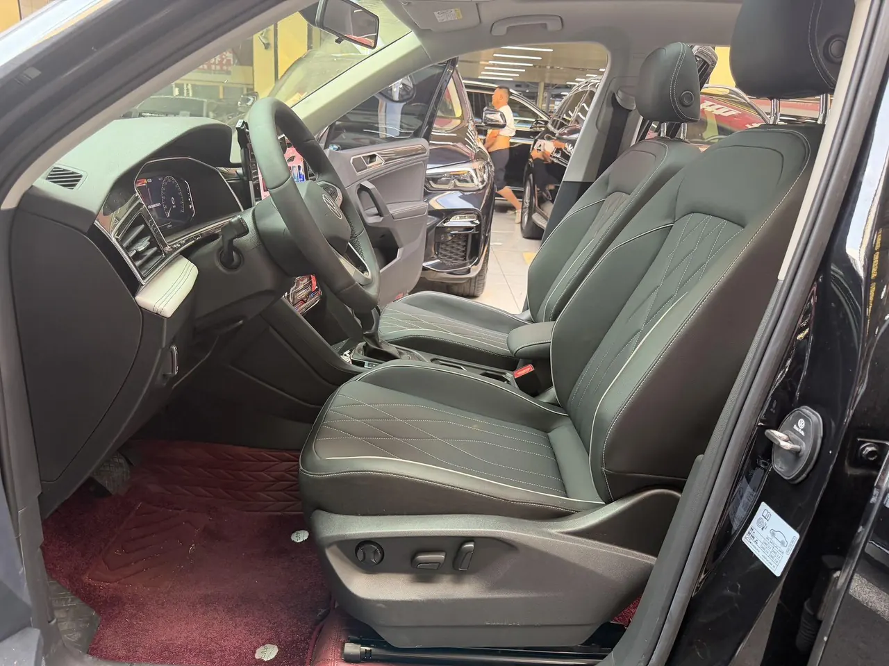 Volkswagen 2025 Tiguan L 1.5TSI 300TSI outstanding two-wheel drive Longteng version automatic gear 8