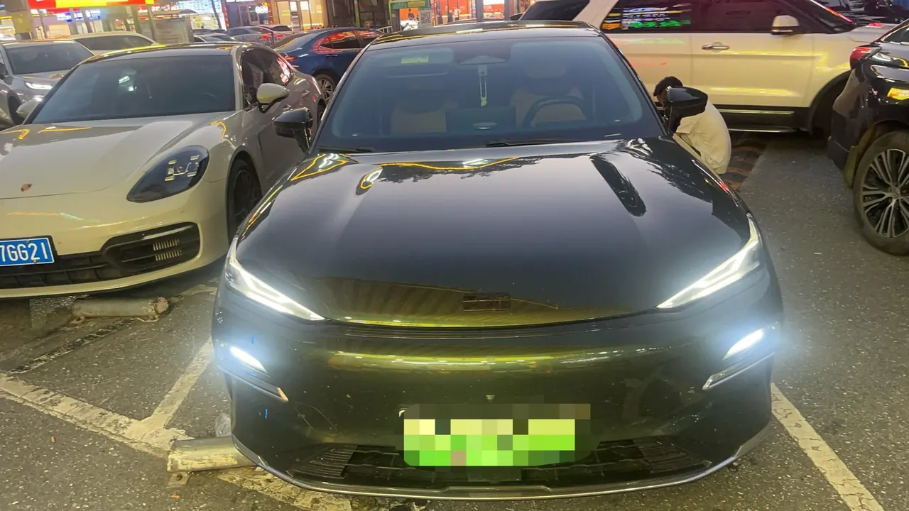 Geely Galaxy 2025 Xingyao 8 EM-i 1.5 130km Premium Edition Automatic Gear 2