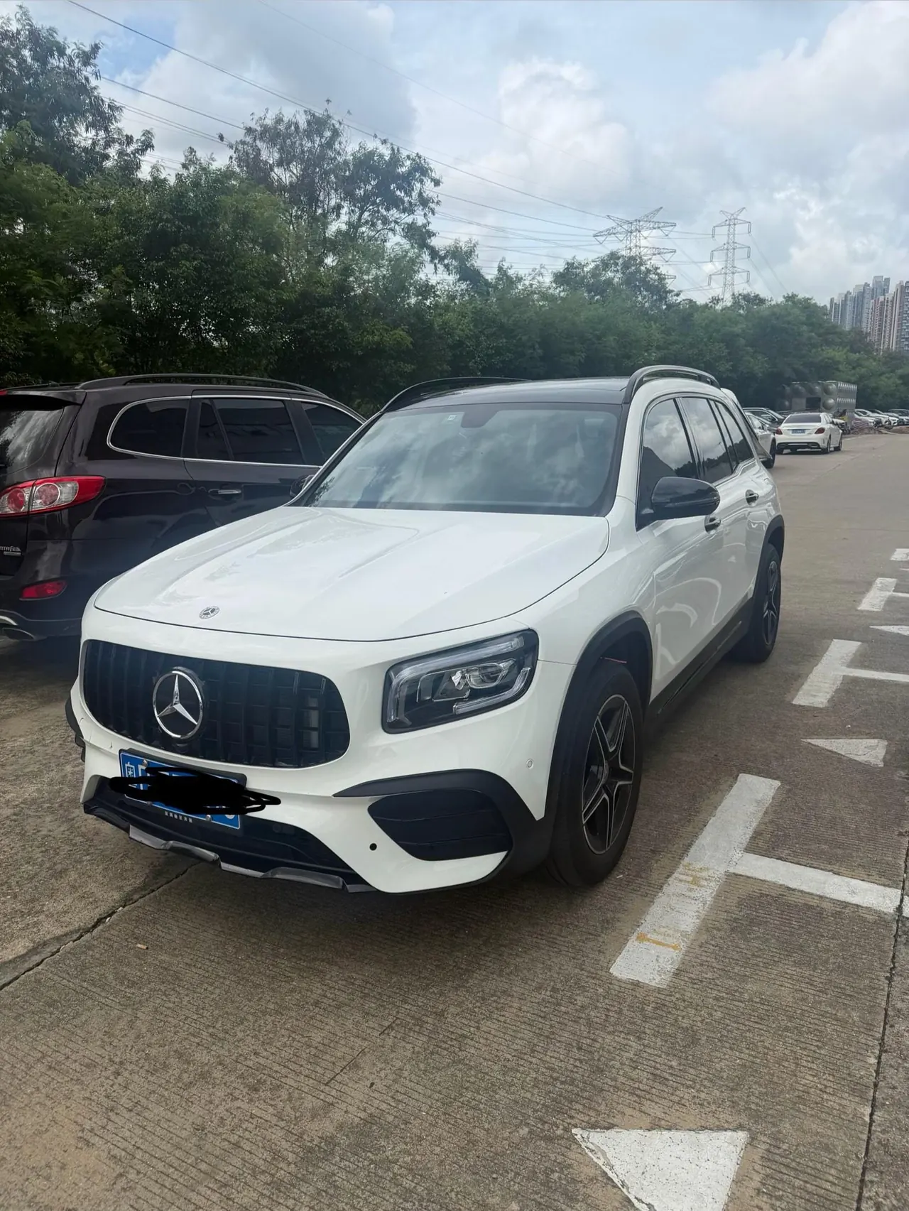 Mercedes Benz 2023 GLB 220 2.0T Dynamic Automatic - View 1