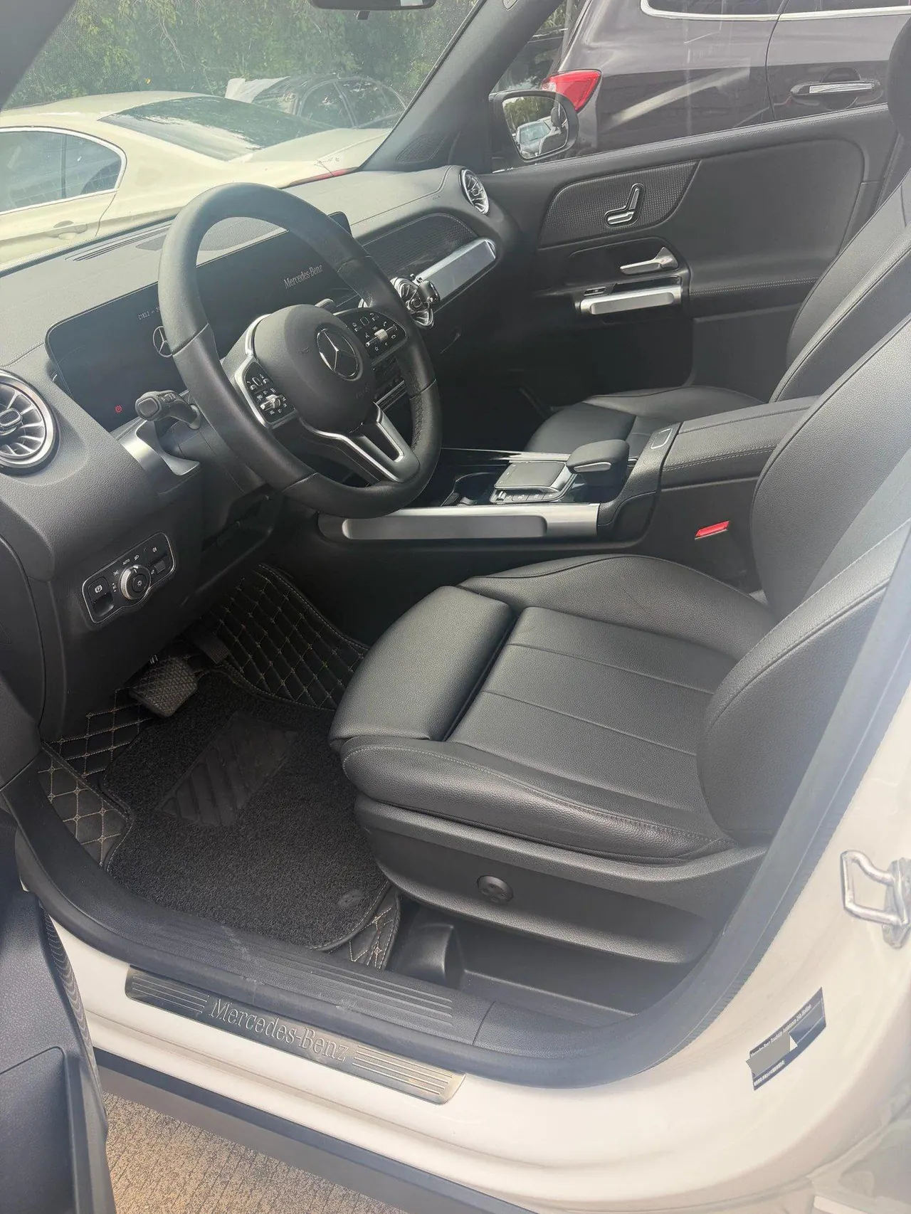 Mercedes Benz 2023 GLB 220 2.0T Dynamic Automatic 3