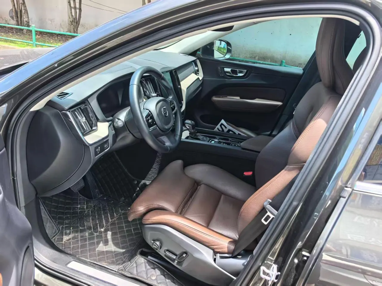 Volvo 2020 XC60 2.0T T5 4-wheel drive Zhiyuan Deluxe Edition Automatic Gear 2
