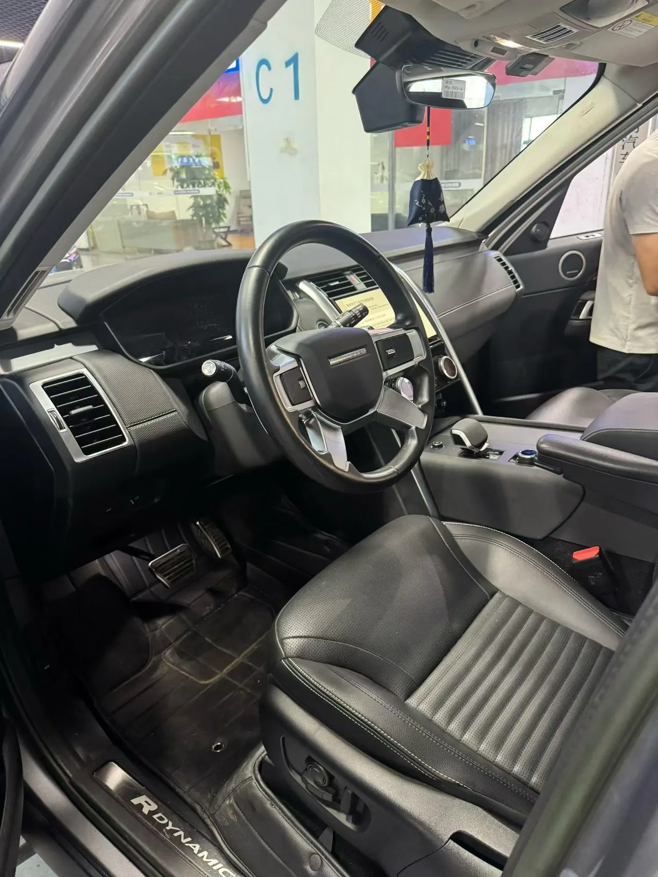 Land Rover Discovery (Imported) 2023 Discovery 5 48V 3.0T 360PS R-Dynamic SE Automatic Gear 5