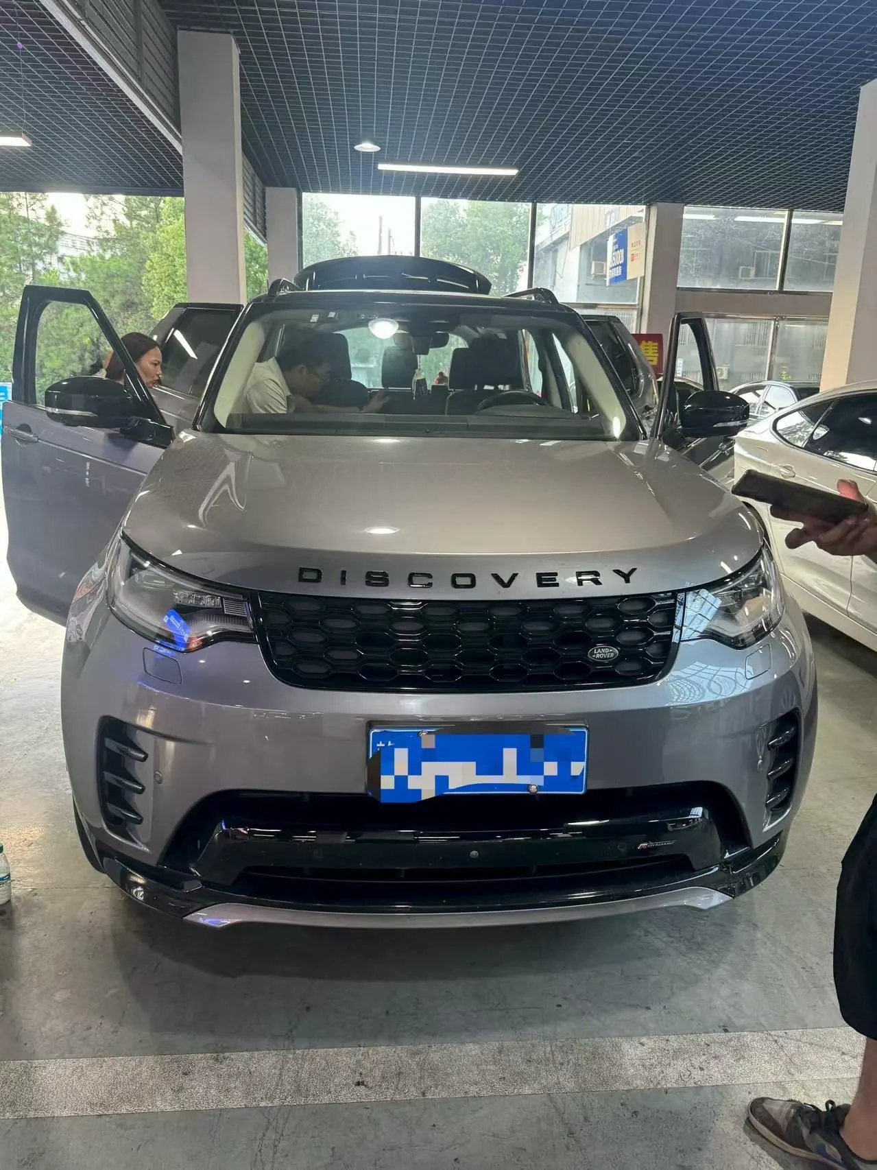 Land Rover Discovery (Imported) 2023 Discovery 5 48V 3.0T 360PS R-Dynamic SE Automatic Gear 6