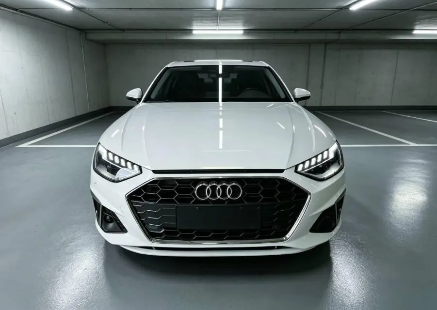 Audi 2020 A4L 2.0TFSI 40TFSI Fashion Dynamic Automatic 2