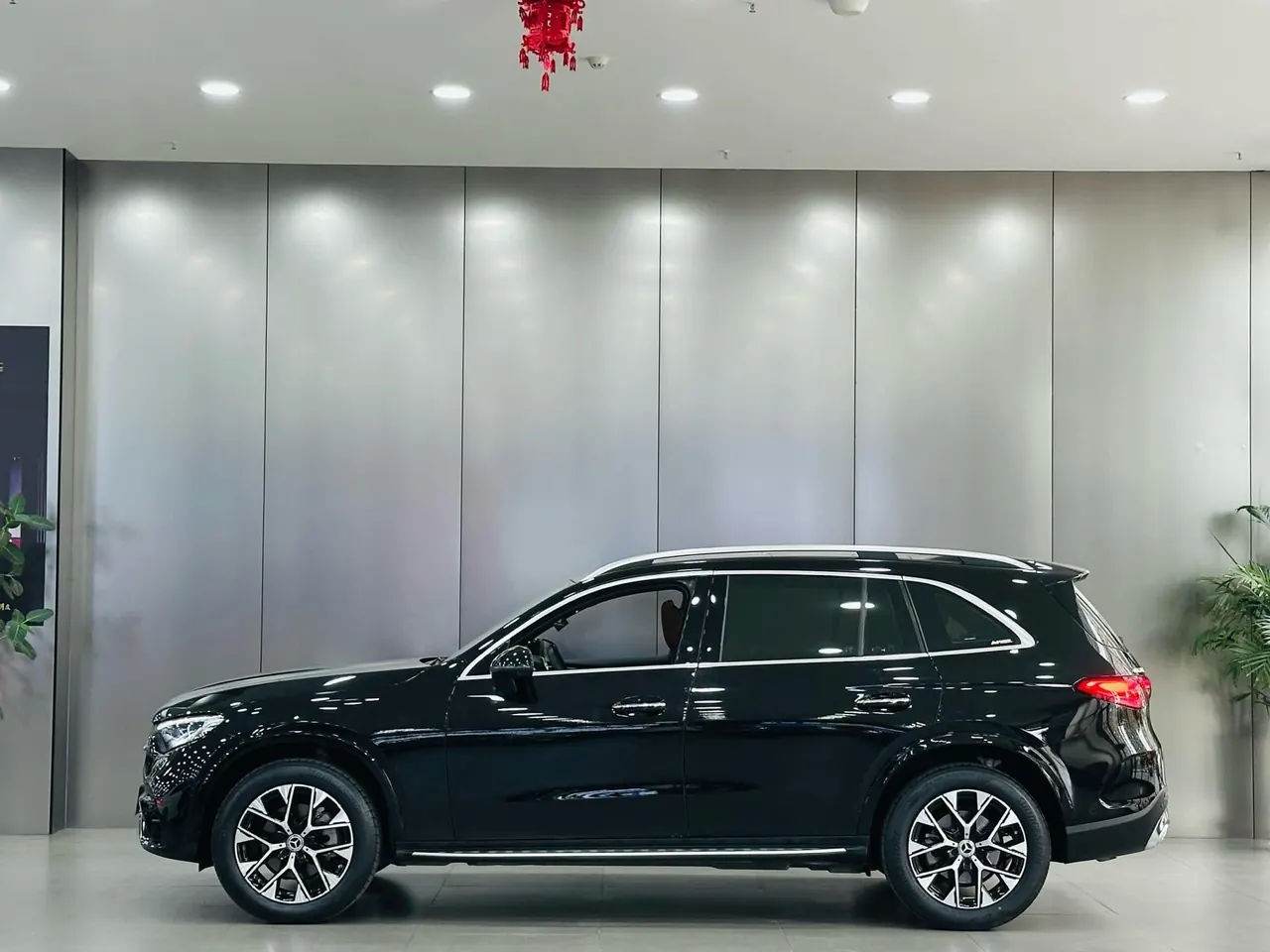Mercedes Benz 2023 GLC 260 L 4MATIC 48V 2.0T Luxury 5-seat Automatic Gear 9