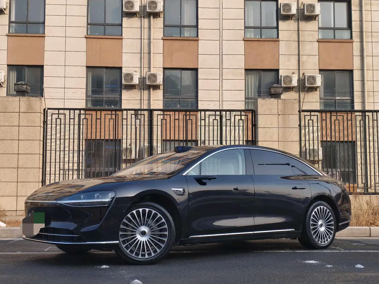 Открыть галерею: Luxeed 2026 S9 Ultra Rear Drive 53kWh(896 Line Laser Radar) Automatic Gear