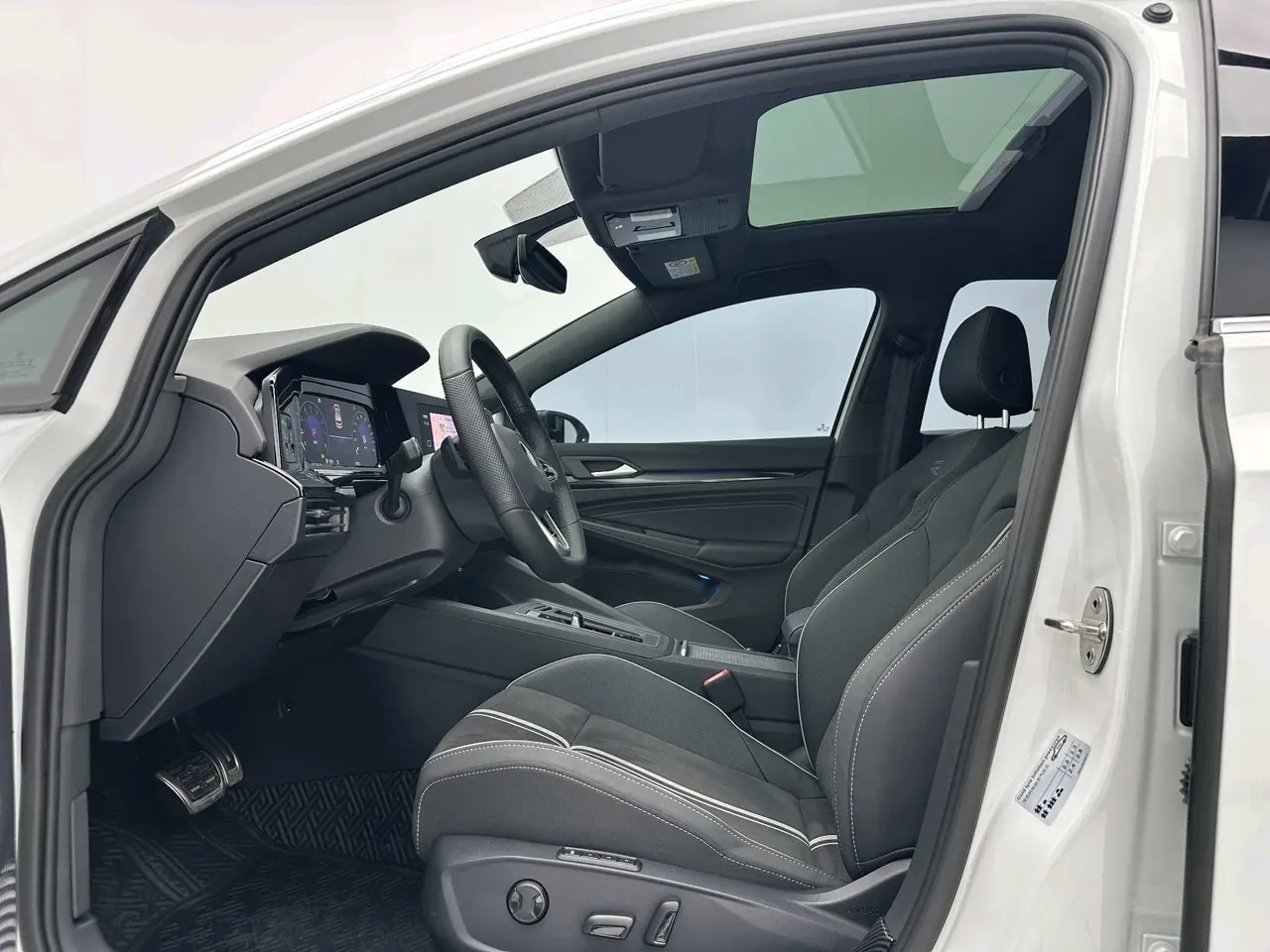 Volkswagen 2023 Golf 8 R-Line 1.4TSI 280TSI Lite Automatic 5