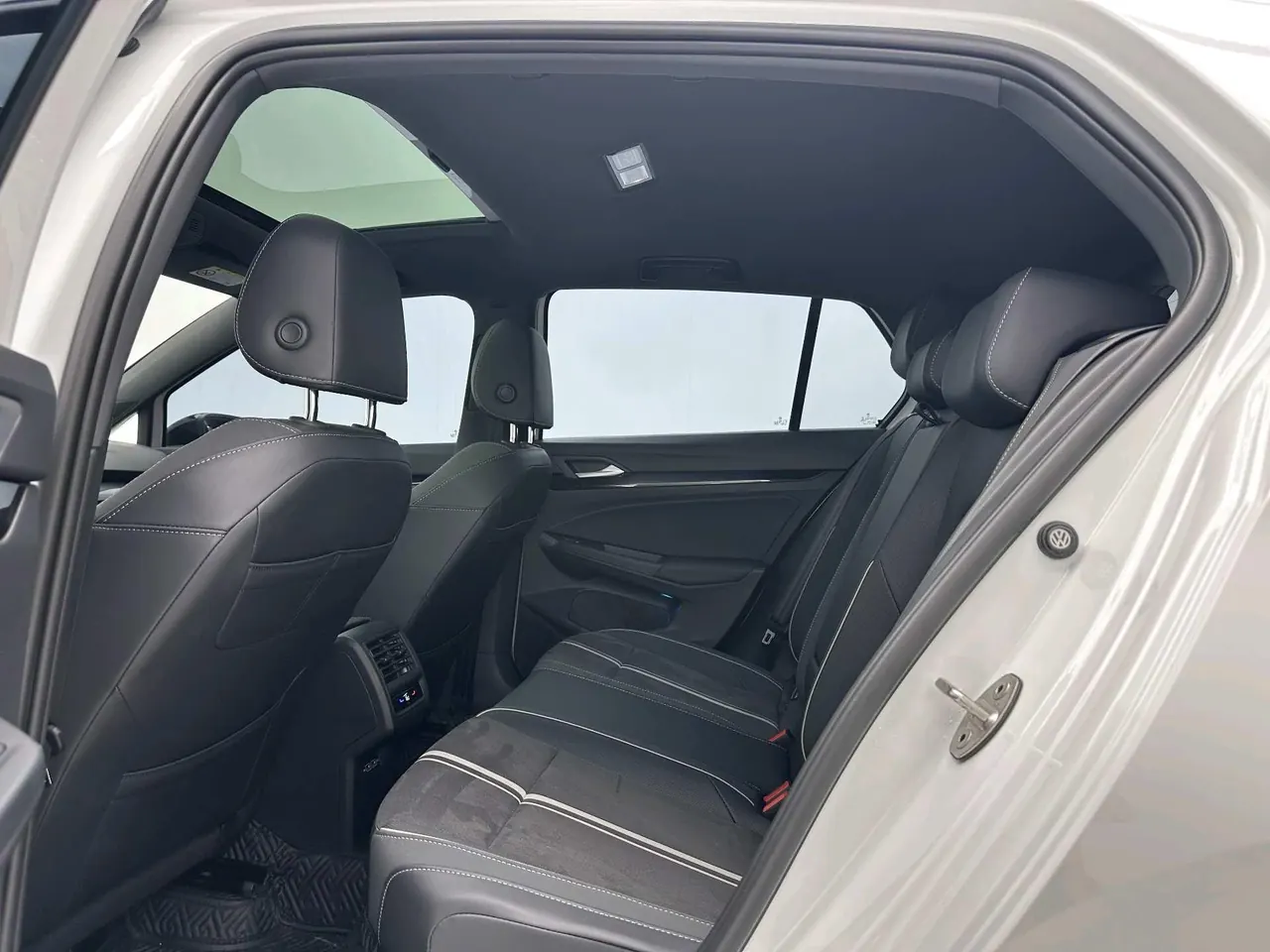 Volkswagen 2023 Golf 8 R-Line 1.4TSI 280TSI Lite Automatic 6