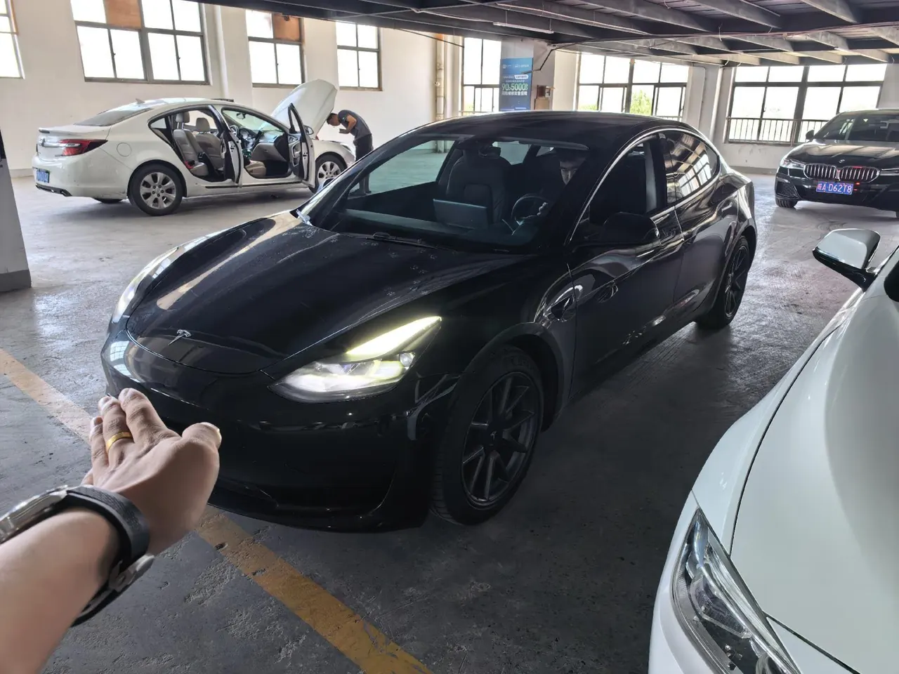 Tesla 2022 Model 3 rear-wheel drive version of automatic transmission - View 1