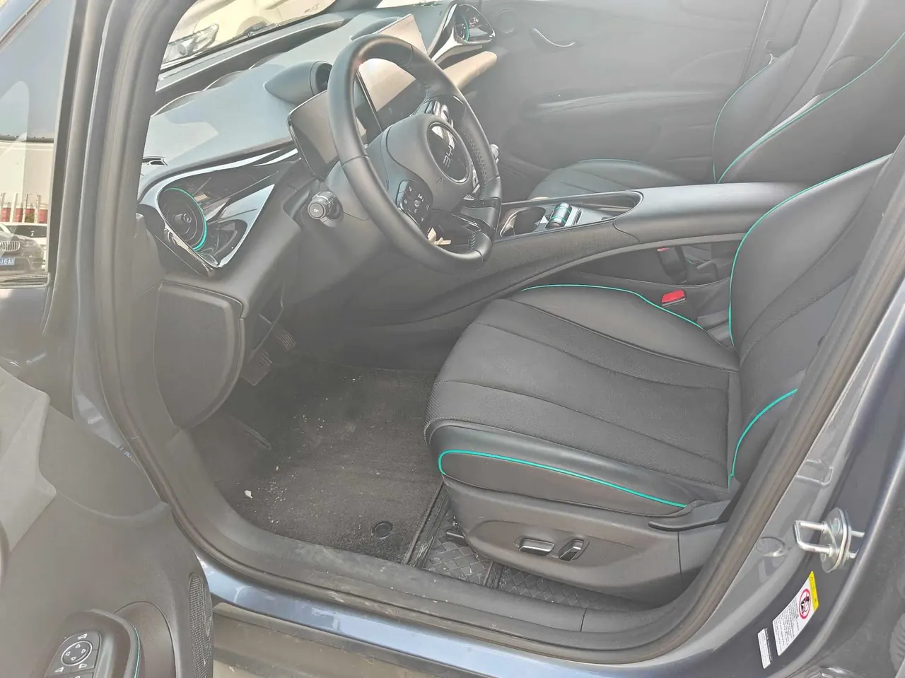 BYD 2023 Dolphins 401km Knight Edition Automatic Gear 3