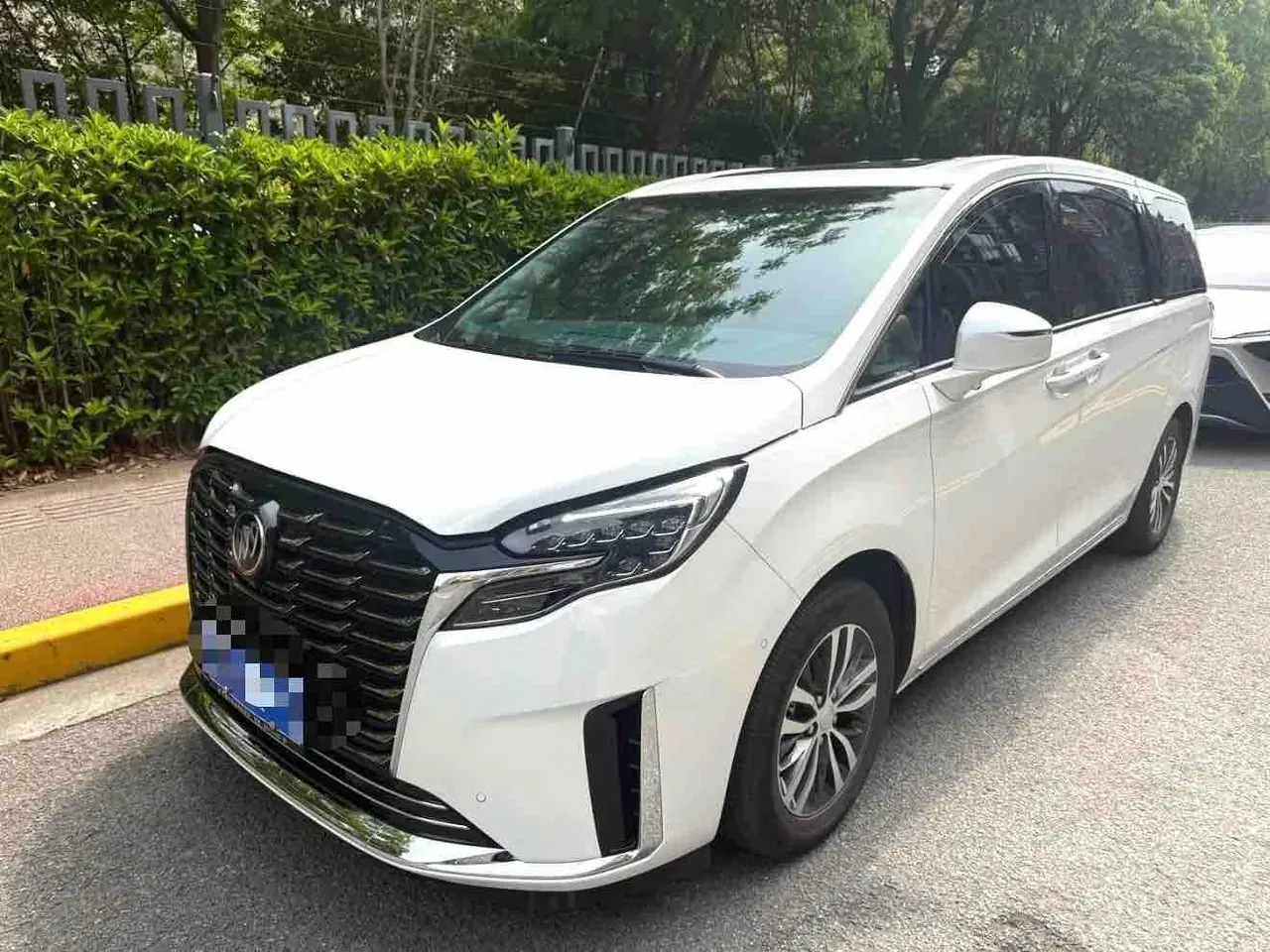 Buick 2023 GL8 ES Lu Zun 48V 2.0T 653T Exclusive Automatic Gear - View 1