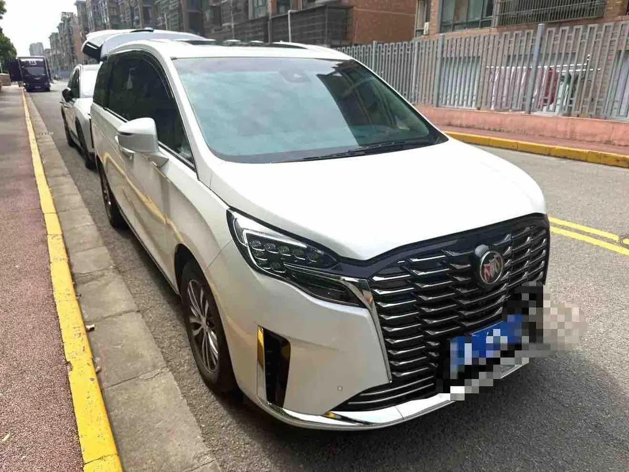 Buick 2023 GL8 ES Lu Zun 48V 2.0T 653T Exclusive Automatic Gear 2