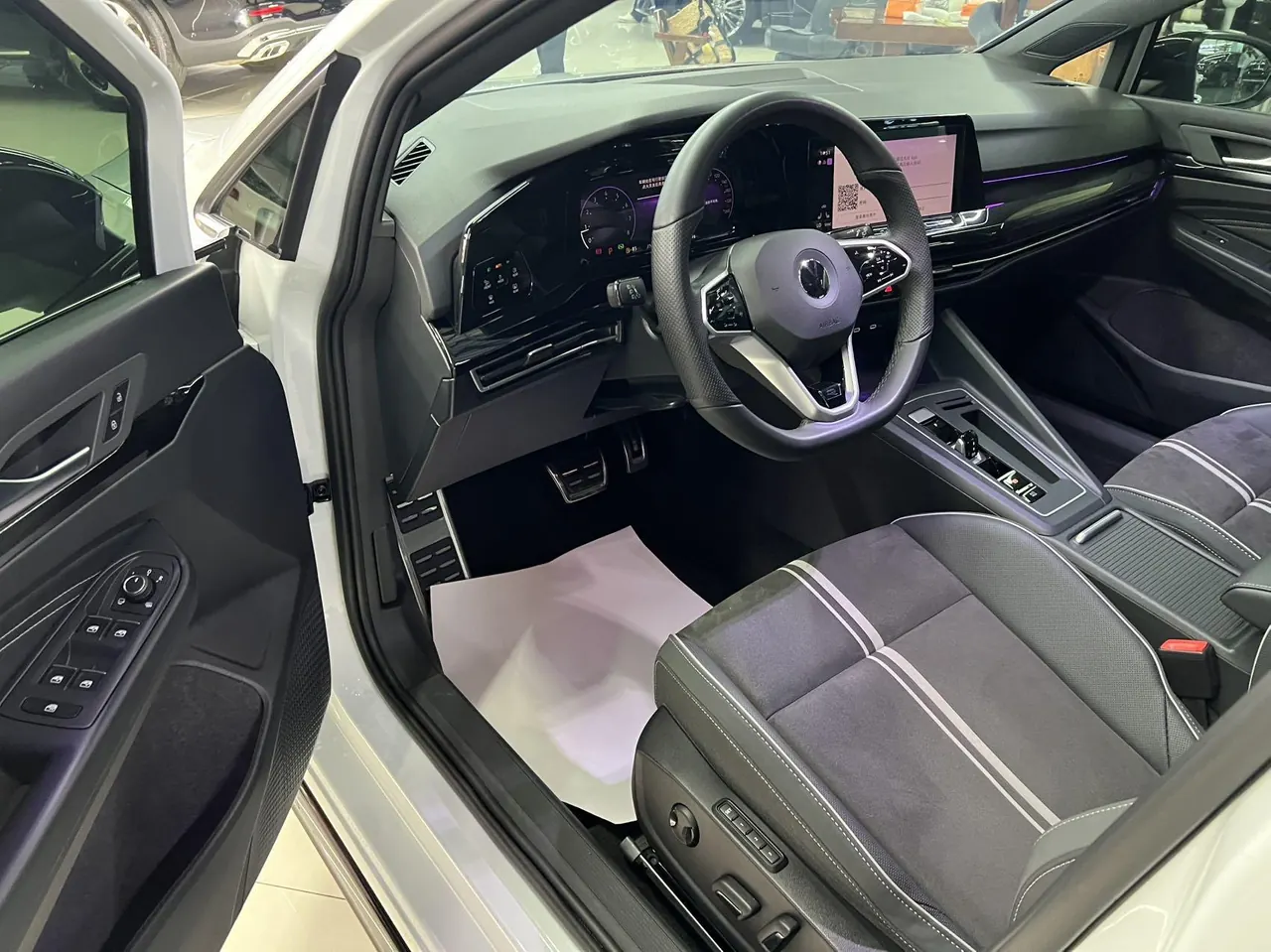 Volkswagen 2023 Golf 8 R-Line 1.4TSI 280TSI (Modified) Automatic Gear 6