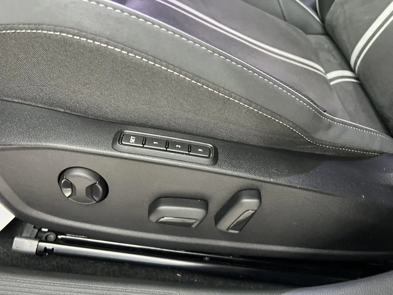 Volkswagen 2023 Golf 8 R-Line 1.4TSI 280TSI (Modified) Automatic Gear 8