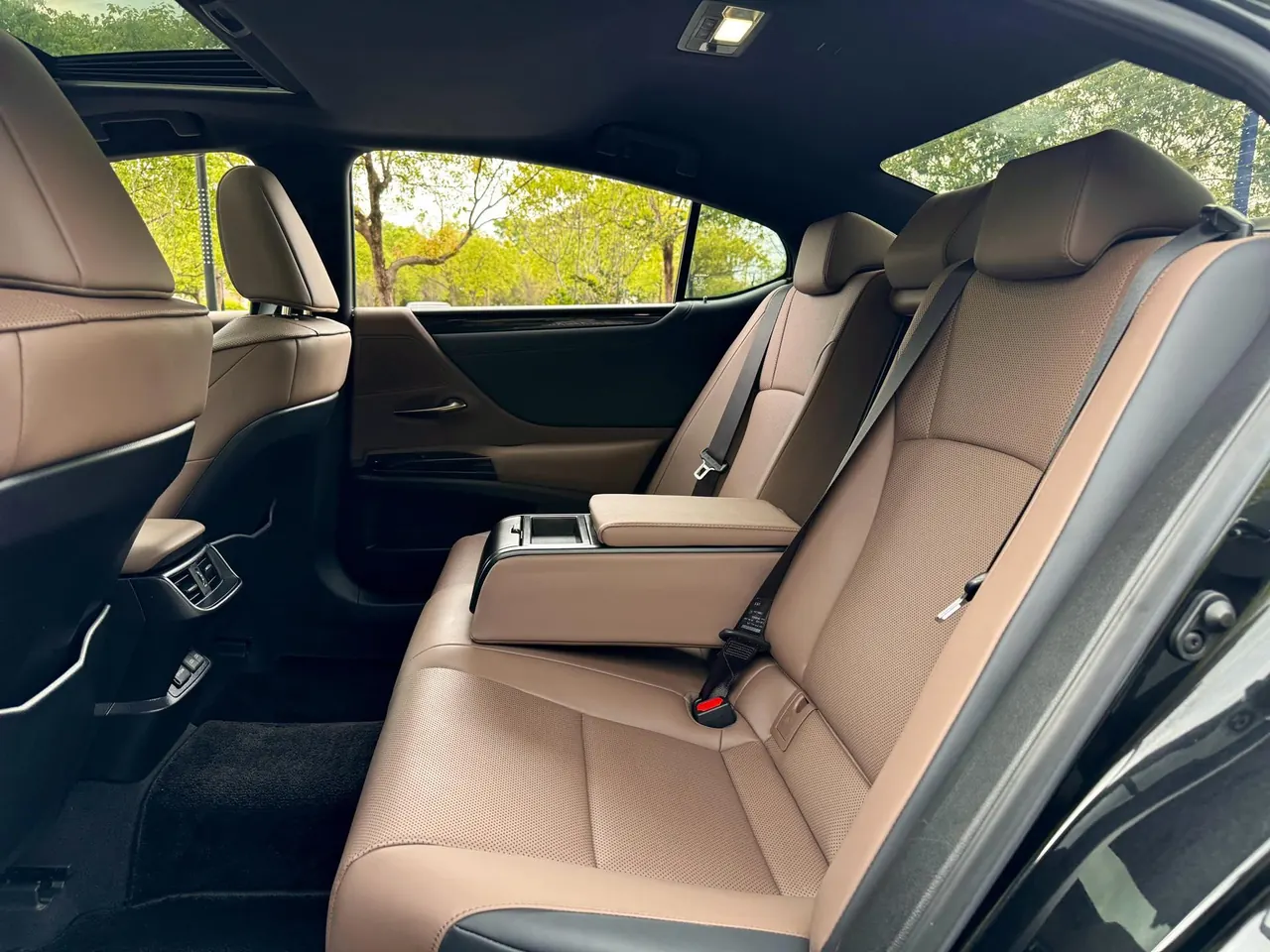Lexus ES (Imported) 2023 ES260 2.5 Excellence Automatic Gear 6