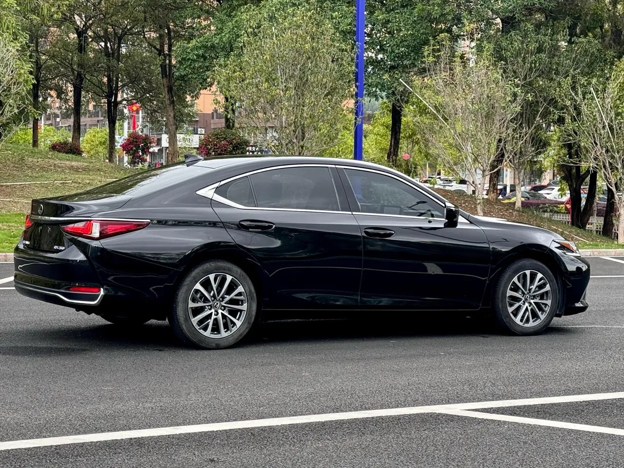 Lexus ES (Imported) 2023 ES260 2.5 Excellence Automatic Gear 9