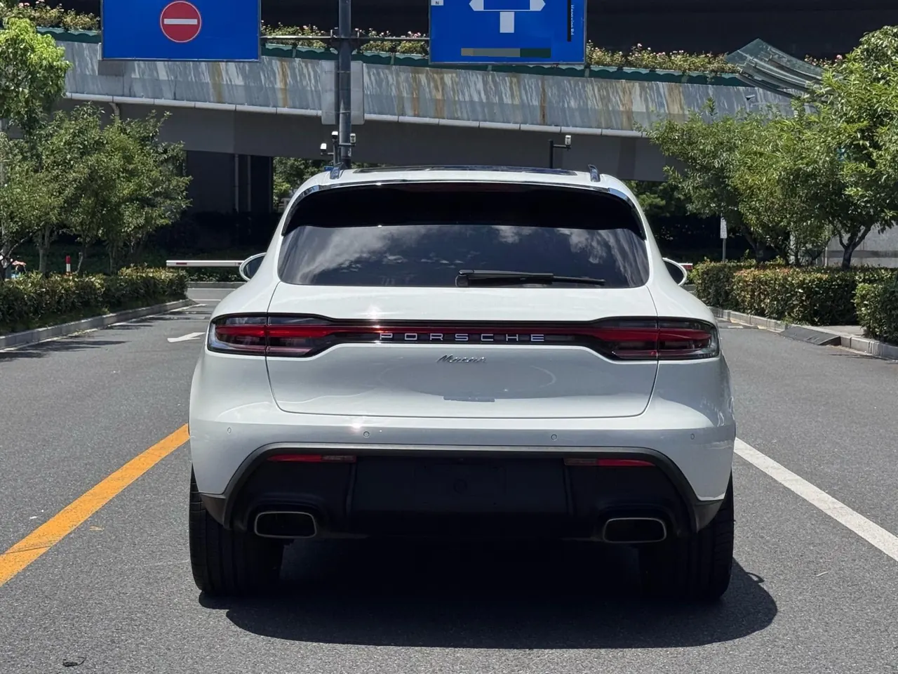 Porsche Macan (Imported) 2022 Macan 2.0T Automatic Gear 3