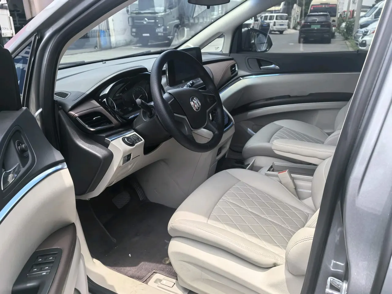 Buick 2023 GL8 Land Business Class 48V 2.0T 652T Comfortable Automatic Gear 3