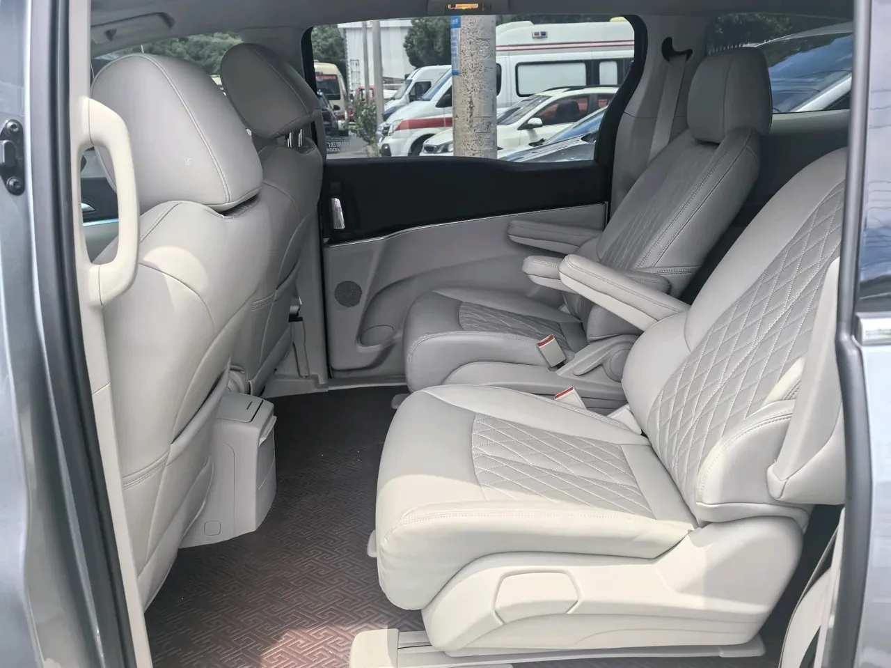 Buick 2023 GL8 Land Business Class 48V 2.0T 652T Comfortable Automatic Gear 4