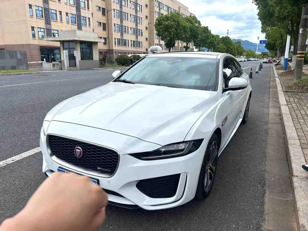 Открыть галерею: Jaguar 2023 XEL 2.0T 250PS R-DYNAMIC S Enterprising Sports Edition Automatic Gear