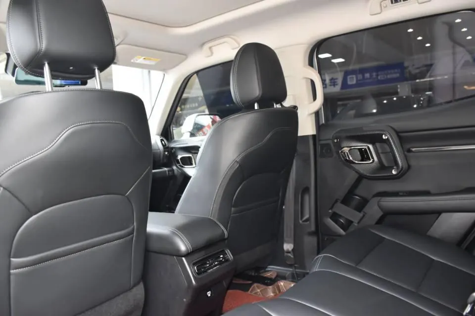 Haval 2023 big dog 2.0T two-wheel drive Chaoye version Plus automatic gear 12