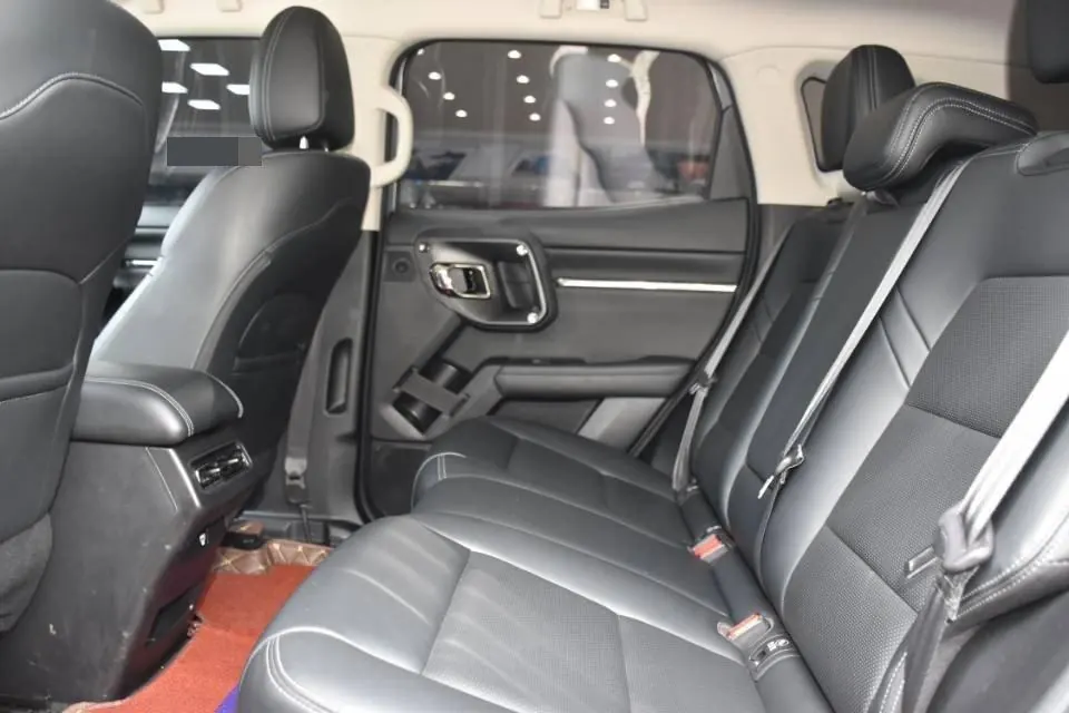 Haval 2023 big dog 2.0T two-wheel drive Chaoye version Plus automatic gear 13