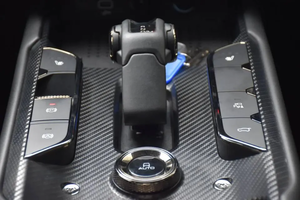Haval 2023 big dog 2.0T two-wheel drive Chaoye version Plus automatic gear 16