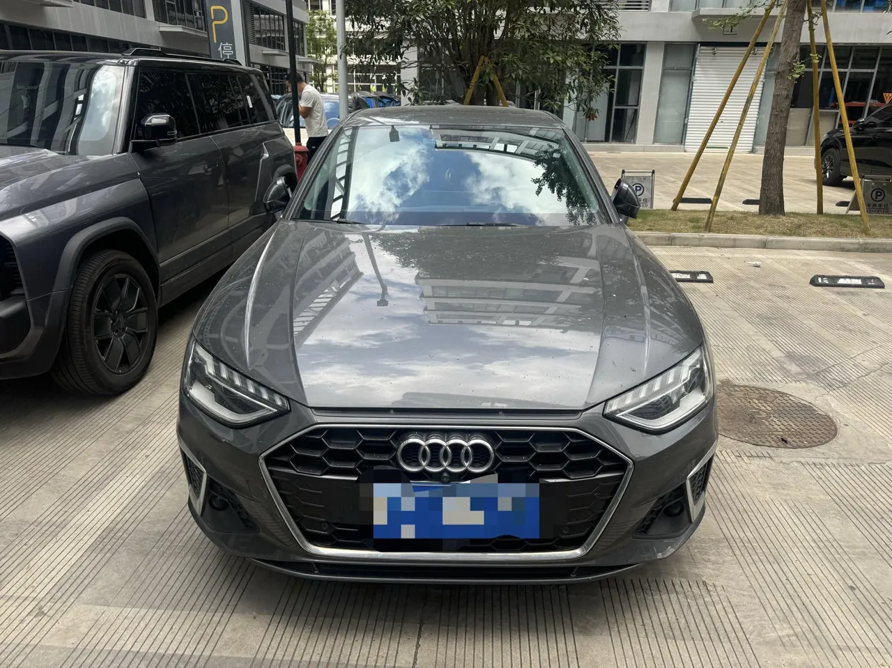Audi 2020 A4L 2.0TFSI 40TFSI Fashion Dynamic Automatic 2