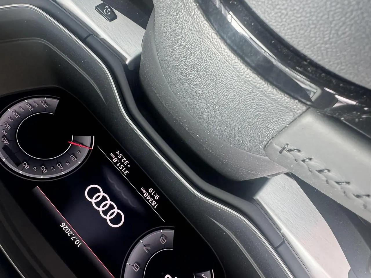 Audi 2020 A4L 2.0TFSI 40TFSI Fashion Dynamic Automatic 3