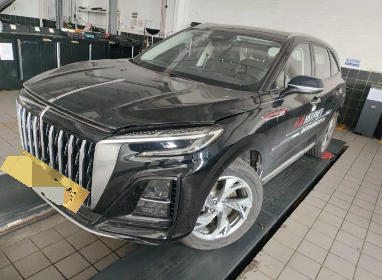 Open image lightbox: HongQi 2024 HS3 PHEV 1.5T 115km Strong Edition Automatic Gear