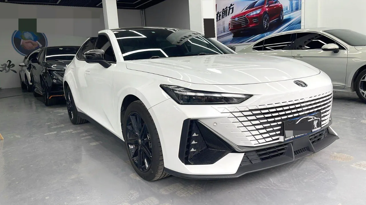 ChangAn 2023 UNI-V 1.5T Smart Pilot Automatic Gear 2
