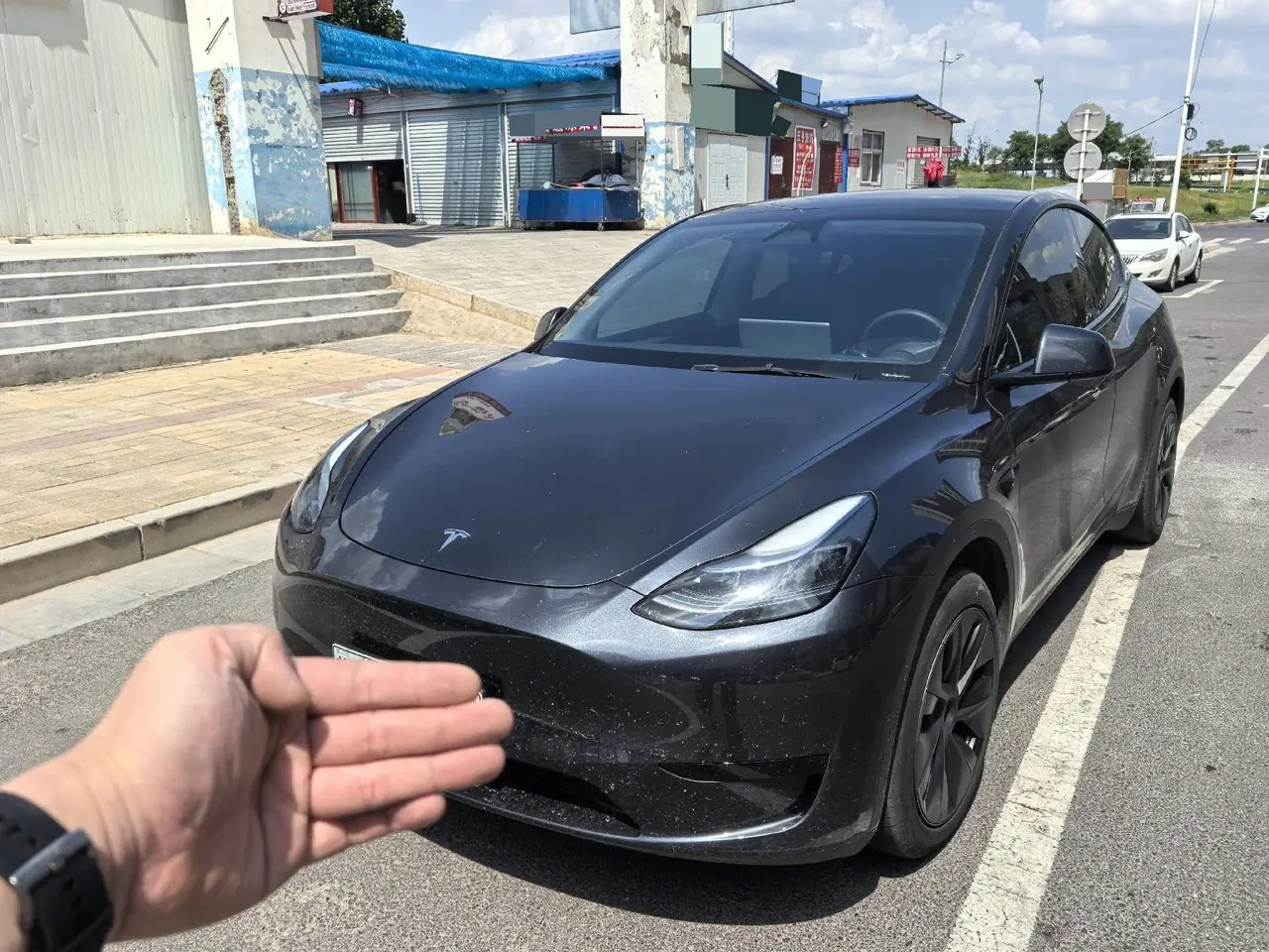 Tesla 2024 Model Y rear-wheel drive version automatic transmission - View 1