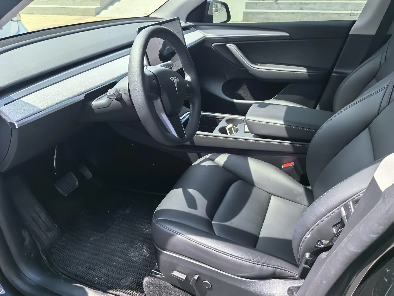 Tesla 2024 Model Y rear-wheel drive version automatic transmission 2